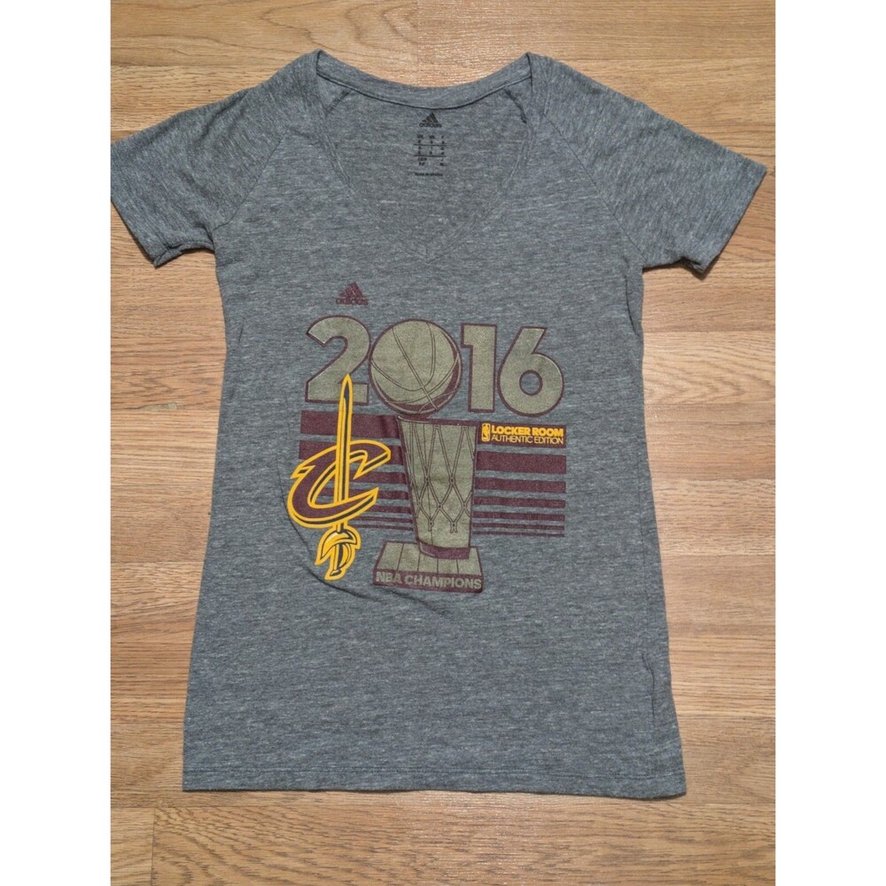 adidas Women's NBA Cleveland Cavaliers 2016 Champions T-shirt, S‎